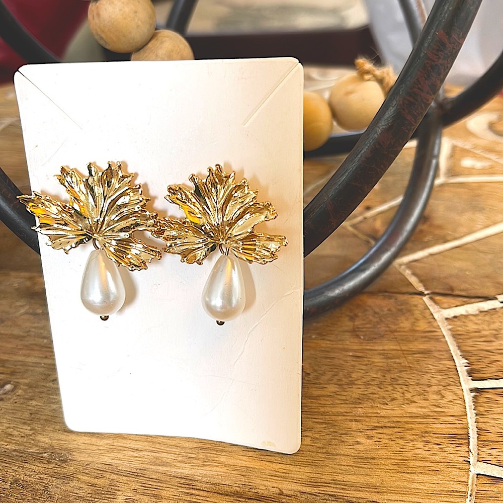 Gorgeous gold leaf and Pearl earrings